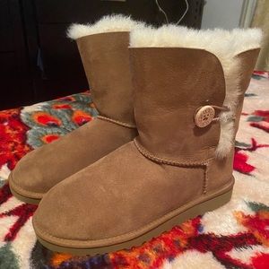 SOLD!!! UGG Chestnut Bailey Button boots